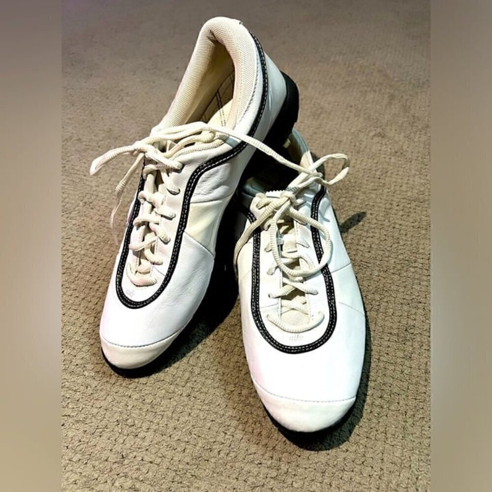Nike Air Women’s Size 7 Dormie II White Leather Cleated Golf Shoes